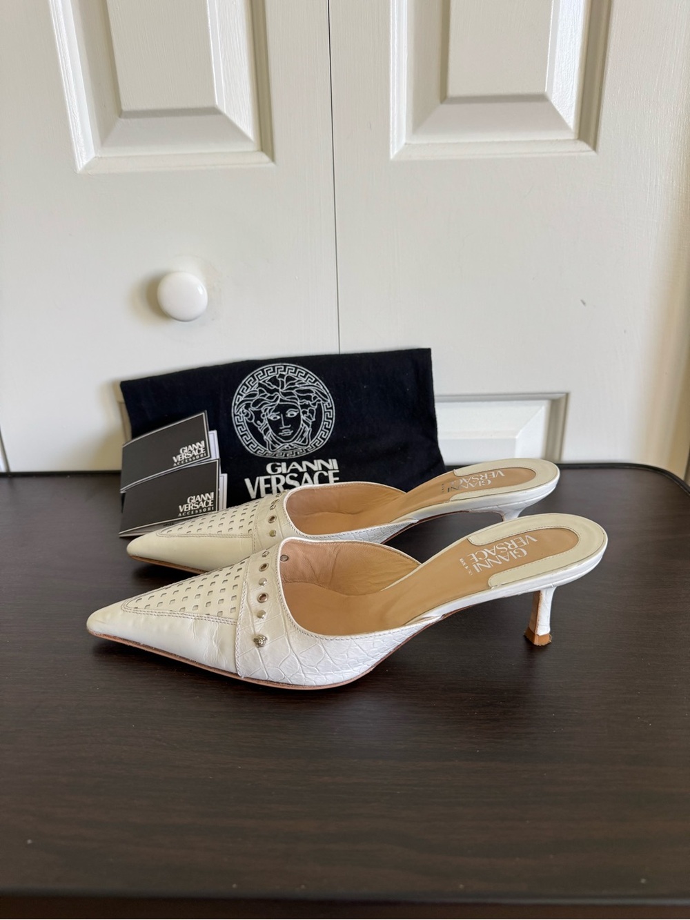 GIANNI VERSACE White Leather Mules 8/39 EUC